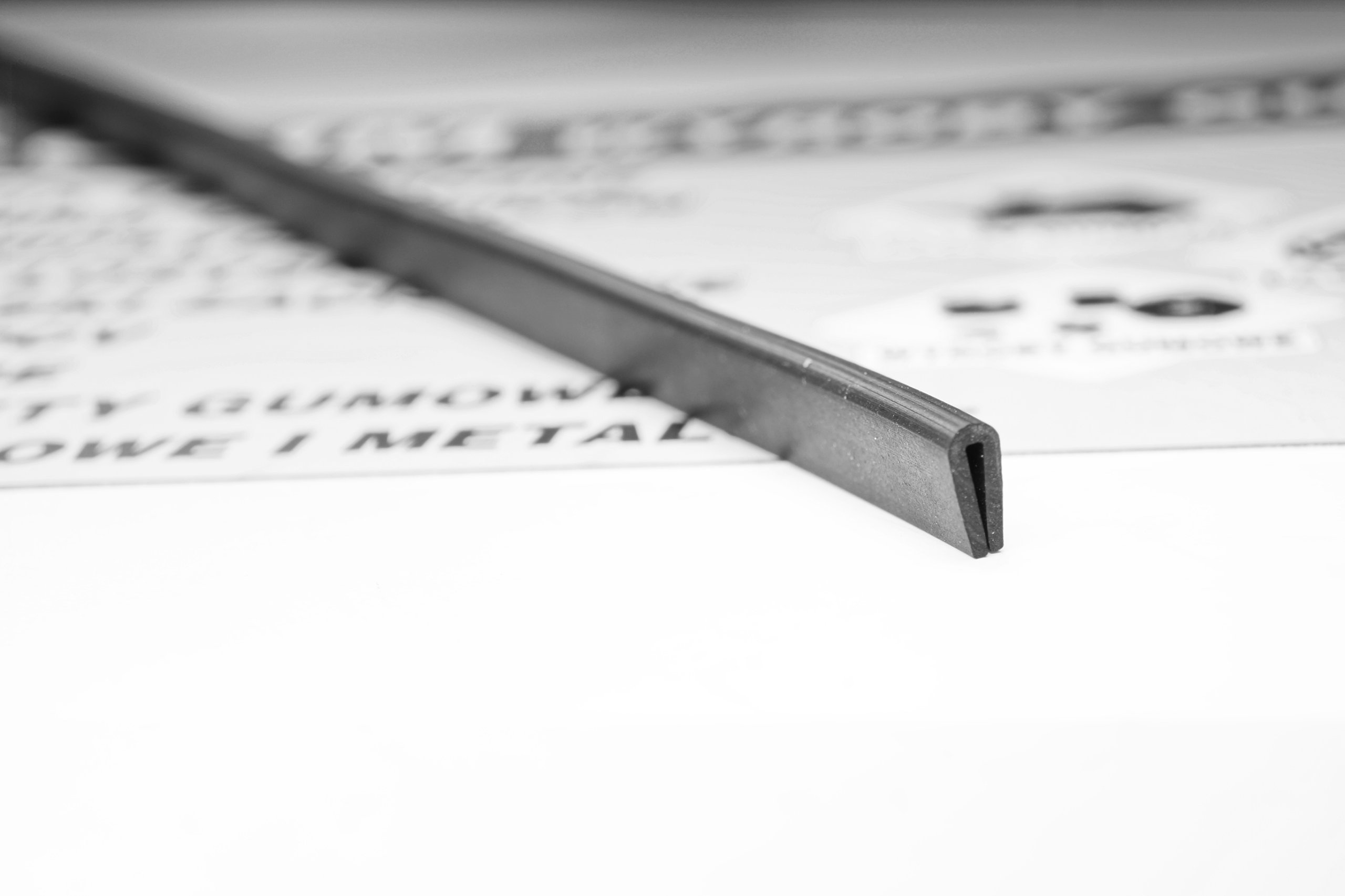 USZCZELKA OSŁONA NA RANT KRAWĘDŹ KRAWĘDZIOWA TYP:U Szerokość 0 m