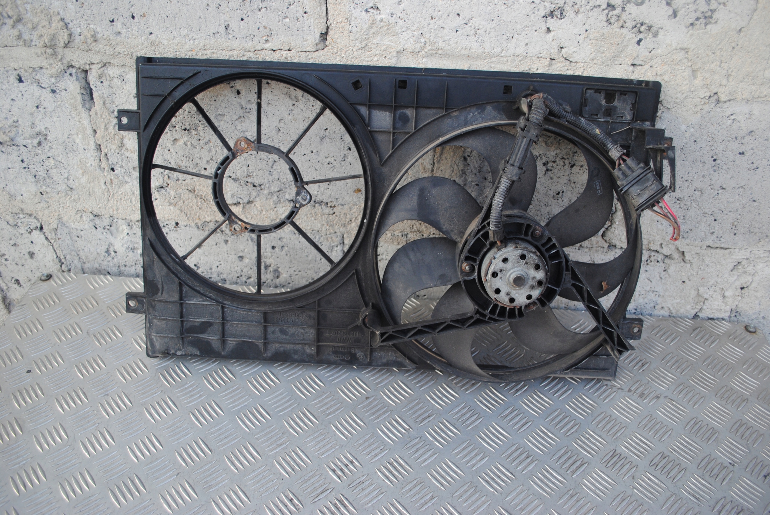 ВЕНТИЛЯТОР КОРПУС ВЕНТИЛЯТОРОВ РАДИАТОРА LEON И