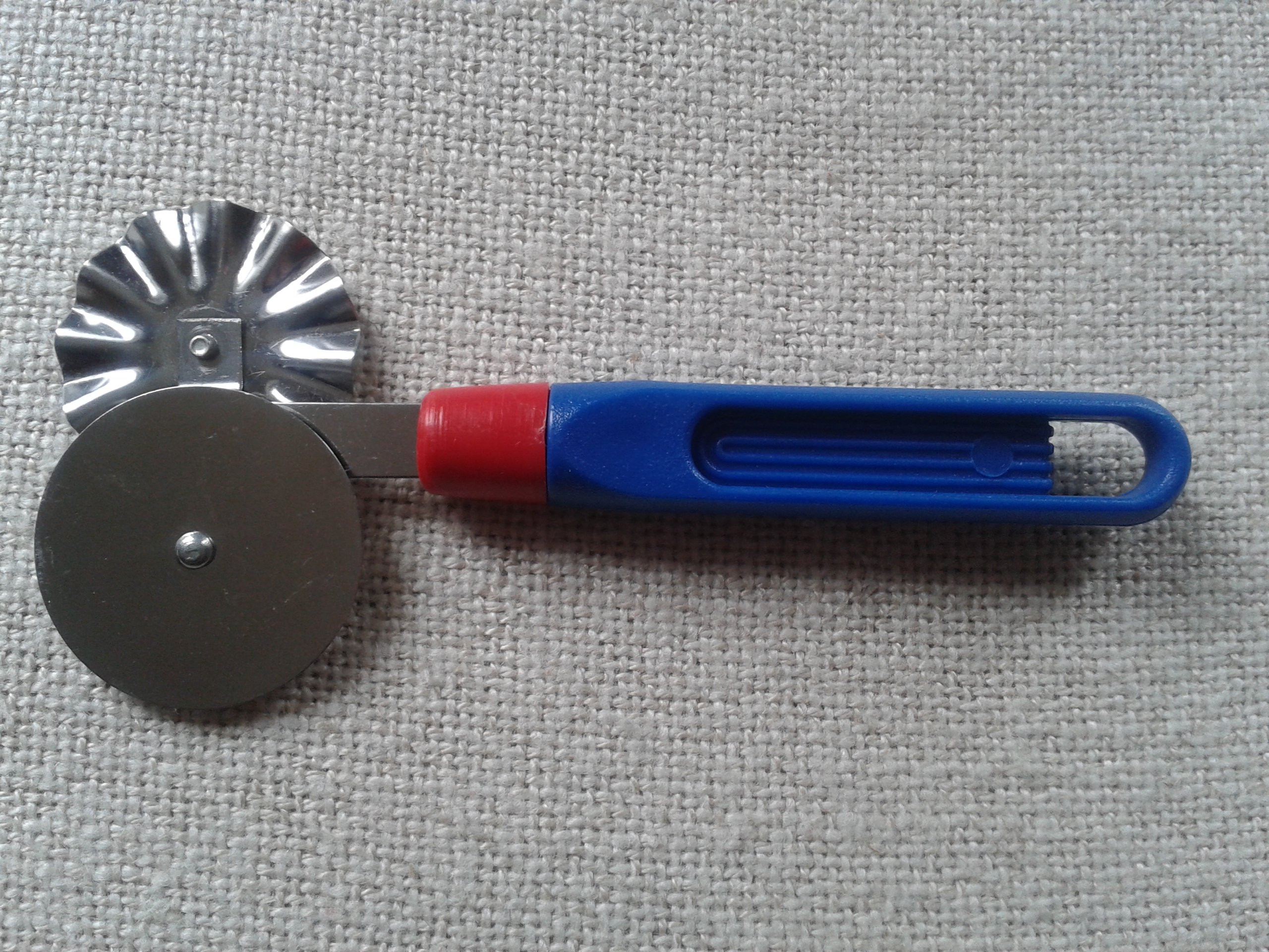 PODWÓJNE RADEŁKO NÓŻ DO CIASTA FAWORKÓW CHRUSTU EAN (GTIN) 4820423390023