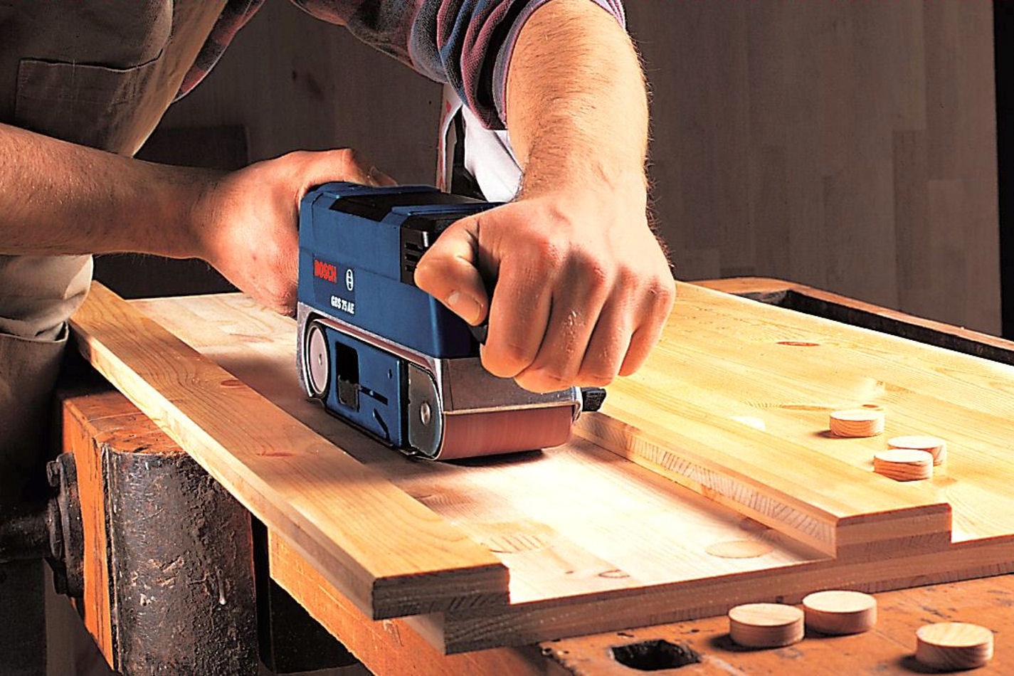 Для черновой обработки досок применяют рубанок