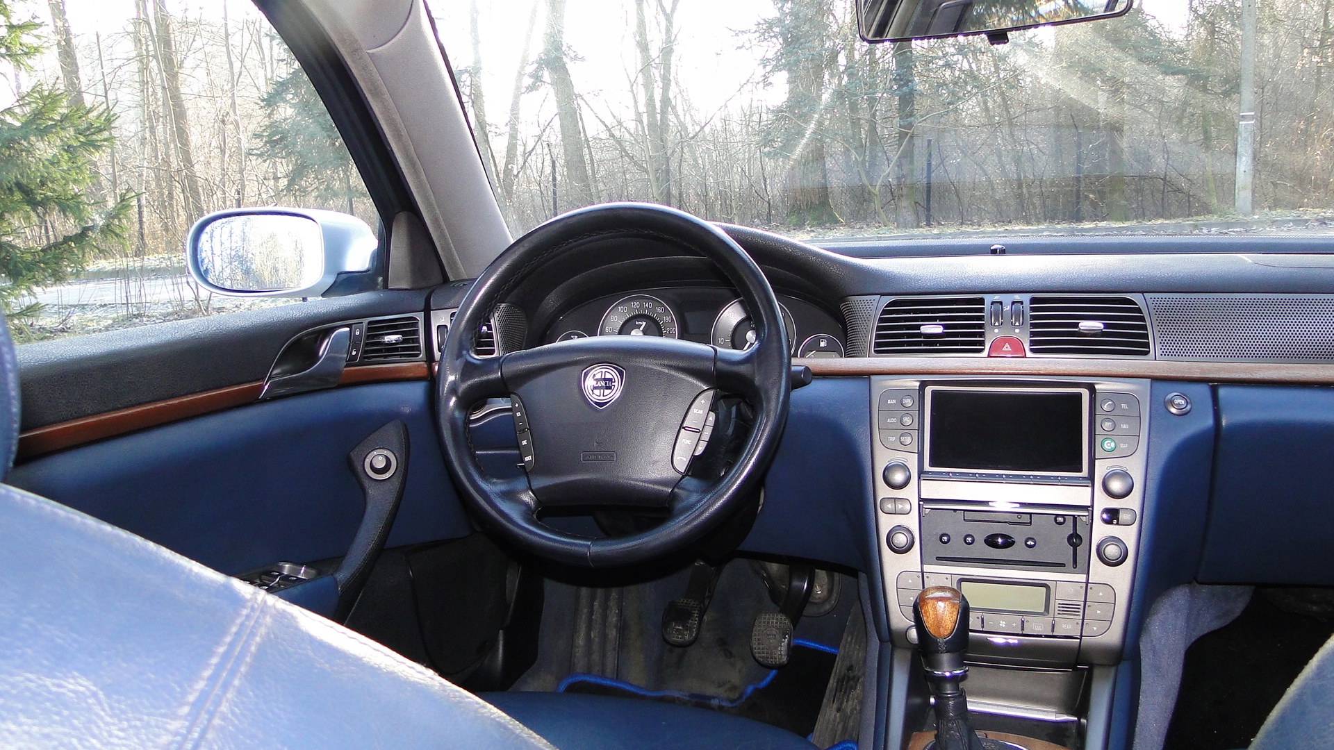 lancia thesis dashboard