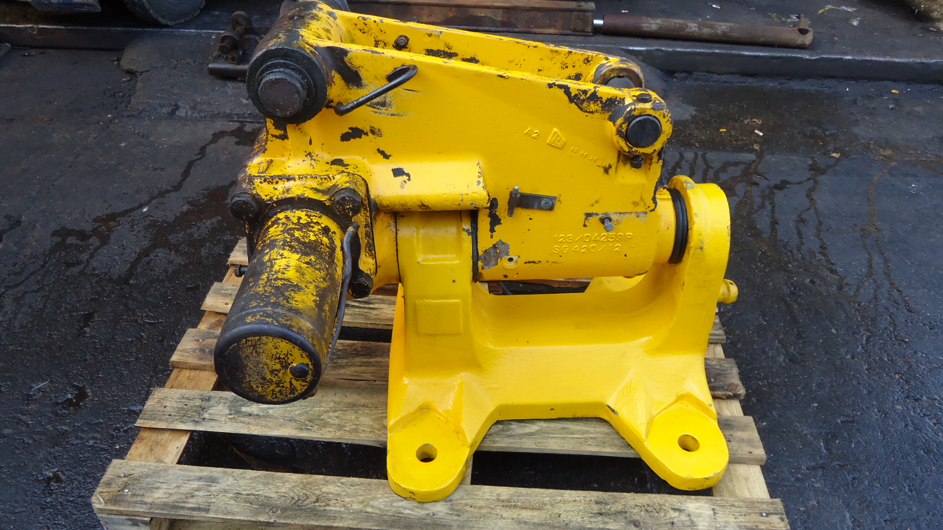 каретка экскаватора. каретка экскаватора вольво bl71. New holland 110 каретка. поворотная каретка jcb 3cx. каретка caterpillar 444e.