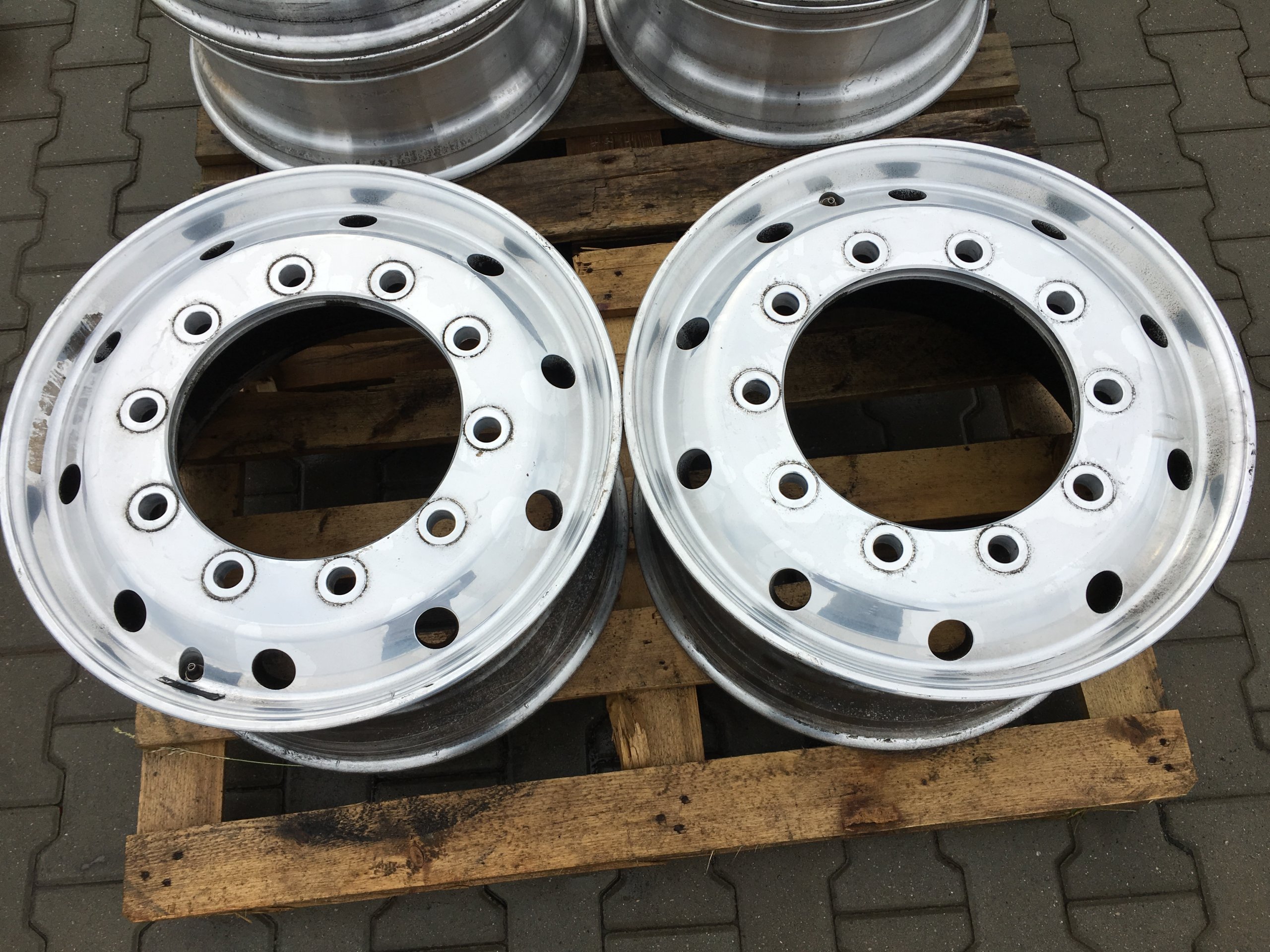 scania-felga-felgi-aluminiowe-22-5-x-11-75-500z-7351139683