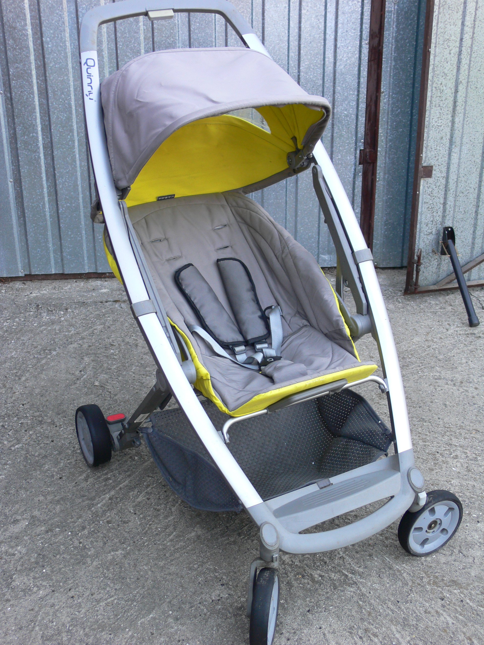 Quinny Yezz Air Na Kostce Youtube