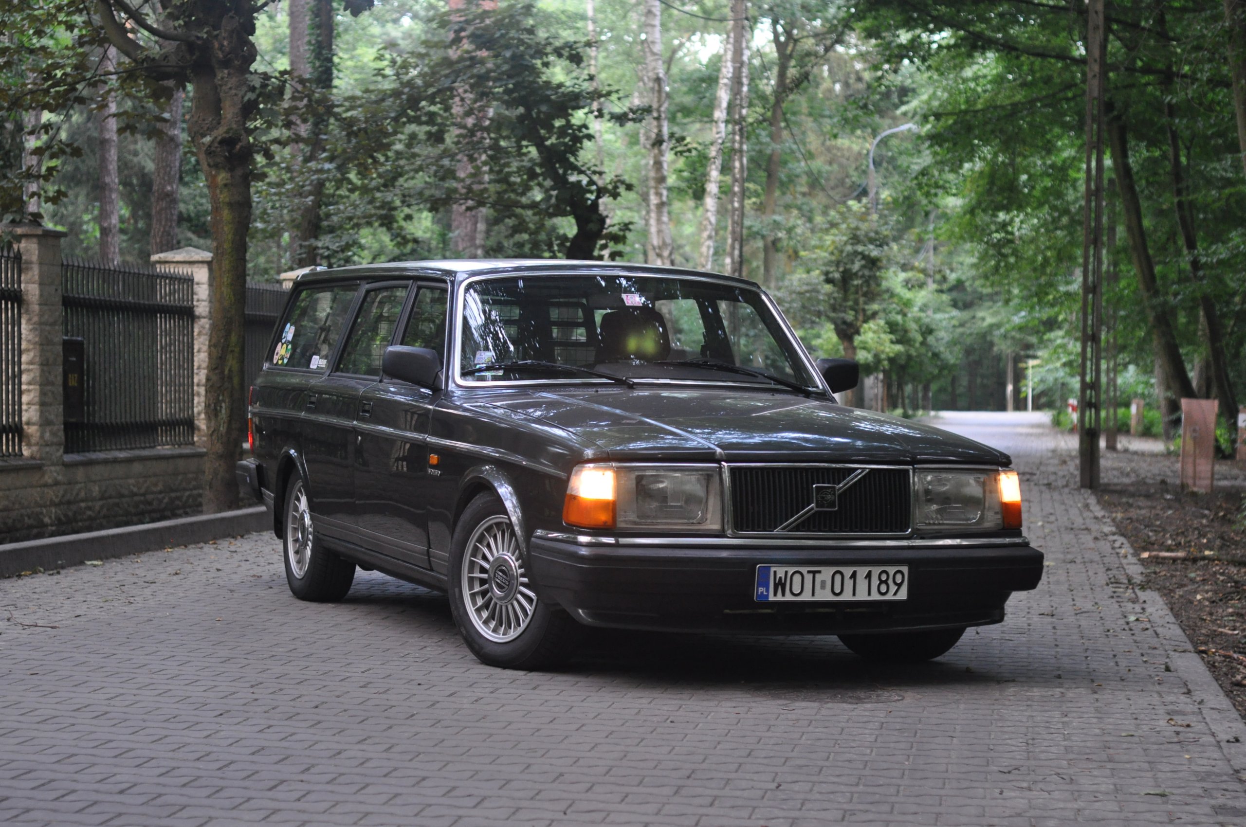 Volvo 240 klasyczny sleeper z silnikiem v8 7122865807