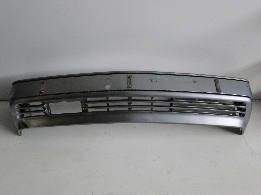 MERCEDES E KLASA W124 124 ZDERZAK PRZEDNI Strona zabudowy przód