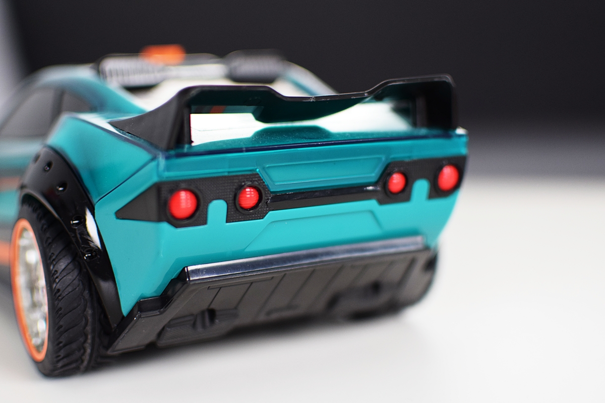 Obrázok 9 Hyper Racer z rôznych uhlov