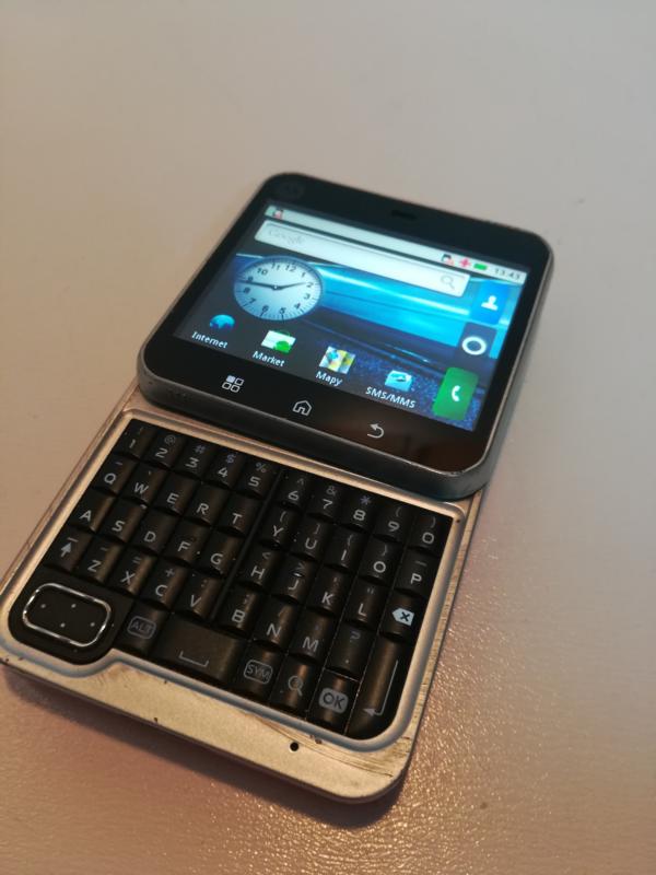 Motorola FlipOut MB511