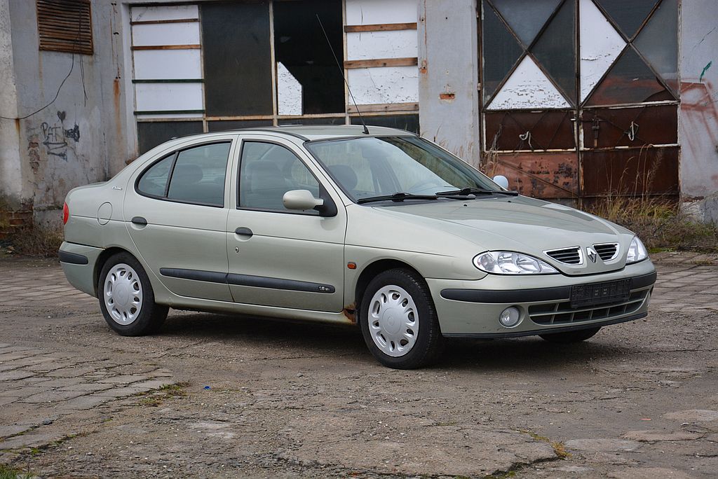 RENAULT MEGANE CLASSIC `2000 1.6benz AUTOMAT