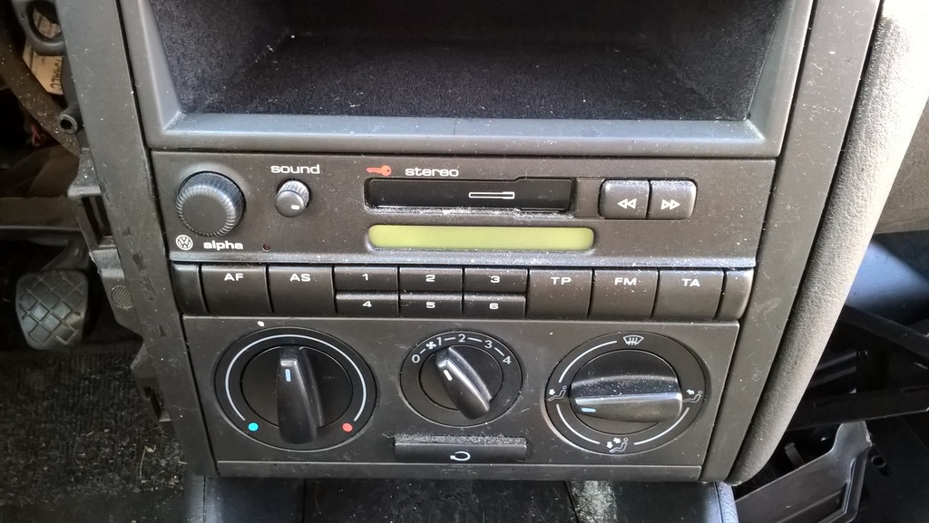 VW GOLF IV, radio fabryczne ALPHA