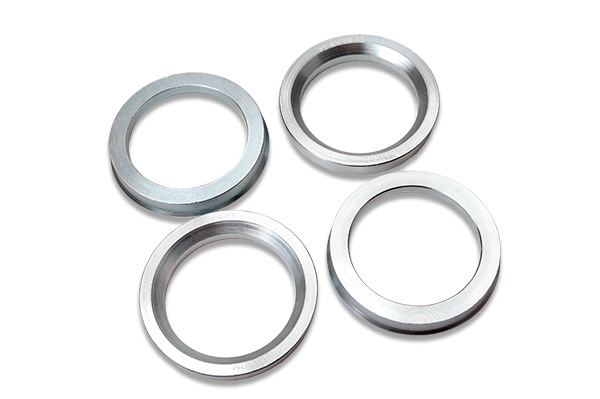 4x Aluminiowe pierścienie centrujące BMW 74.1/72.6