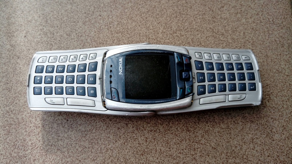 telefon Nokia legenda i klasyk 6800 rozkładana