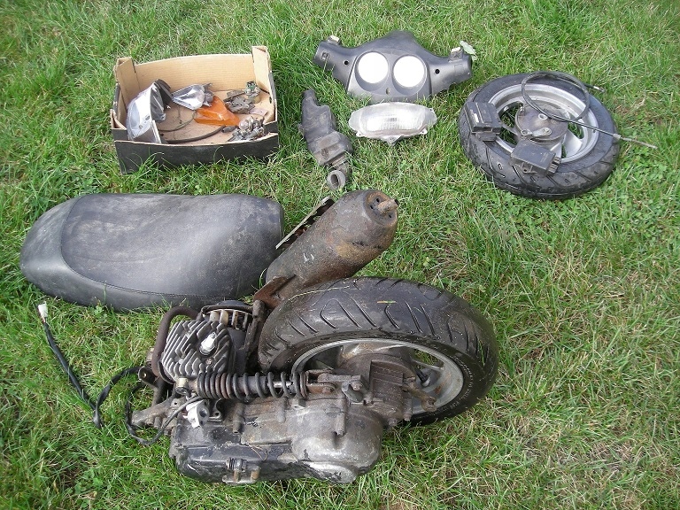 Skuter Peugeot 50 cm3 - 2T silnik i trochę części