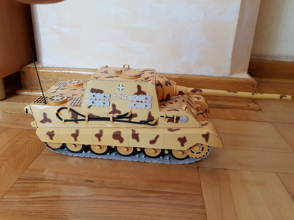 Gotowy,sklejony czołg Jagd Tiger Haliński Sherman