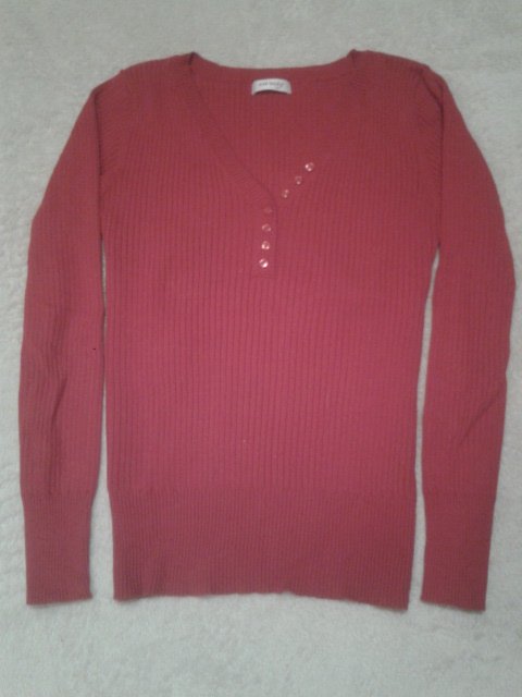 Orsay czerwona bluzka szpic prążki guziczki
