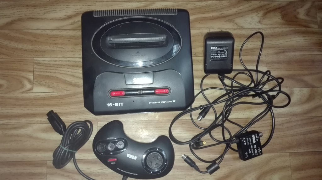 Sega Mega Drive II, pad, zasilacz