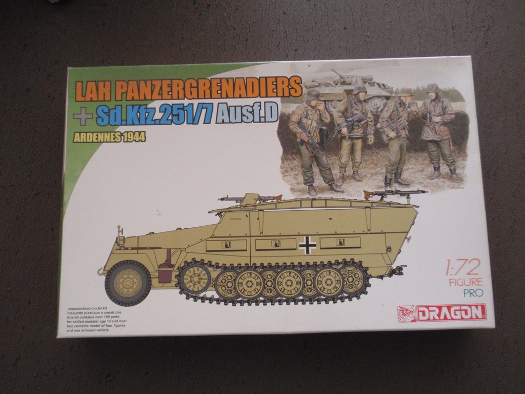 Sd.Kfz. 251 /7 Ausf D + LAH Panergrenadiers DRAGON