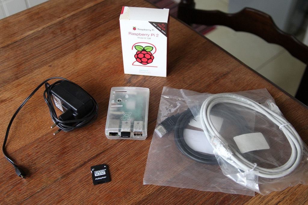 Raspberry Pi 2, wifi, obudowa,  kable, karta SD