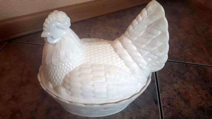 Kura porcelanowa otwierana