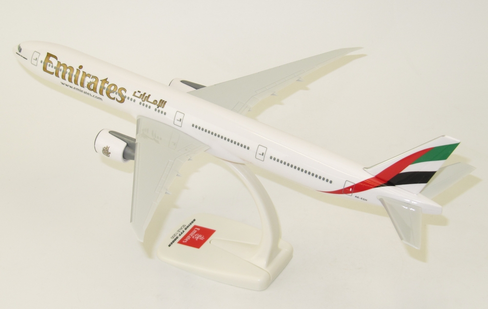 Купить Модель самолета Боинг 777-300 Эмирейтс 1:200: отзывы, фото, характеристики в интерне-магазине Aredi.ru
