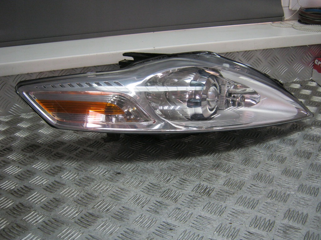 Reflektor prawy Xenon Lampa Ford Mondeo MK4 7625099148