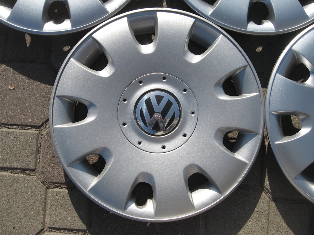 B.ŁADNE KOŁPAKI VW GOLF V T4 PASSAT 15 ORYGINALNY