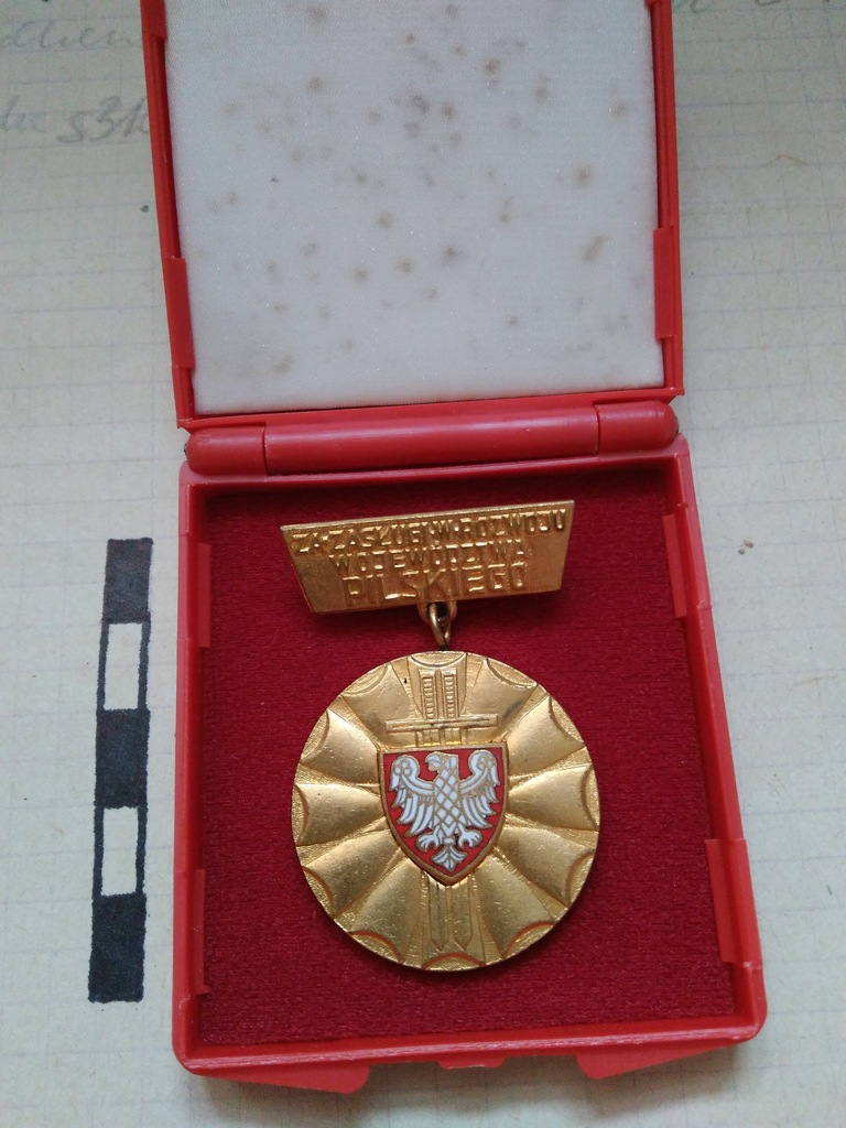 MEDAL ZASŁUGI WOJEWÓDZTWO PILSKIE ZŁOTY PUDEŁKO