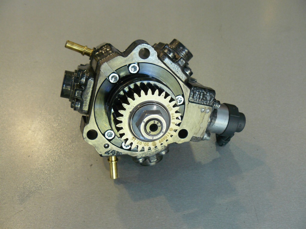 POMPA WTRYSKOWA 2.0 DCI RENAULT LATITUDE 044501025