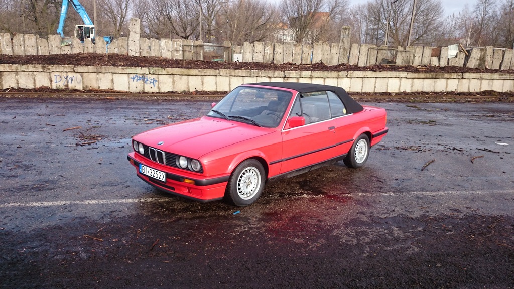 BMW E 30 Kabriolet kolor Brillantrot 1990