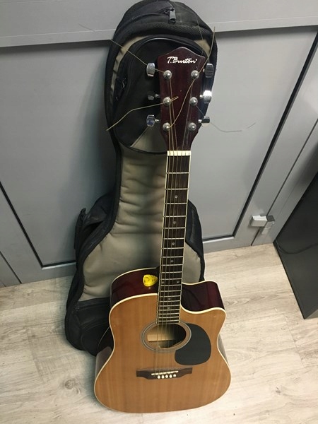 GITARA AKUSTYCZNA TIM BURTON