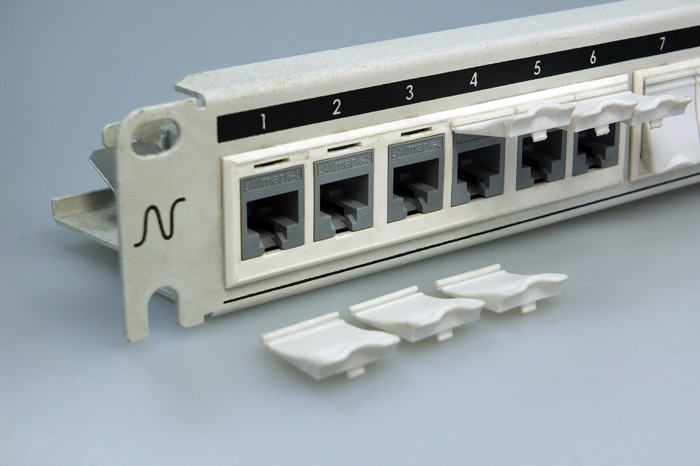 Patch panel Nexans 24 porty RJ45 kat. 5e 1U, półka