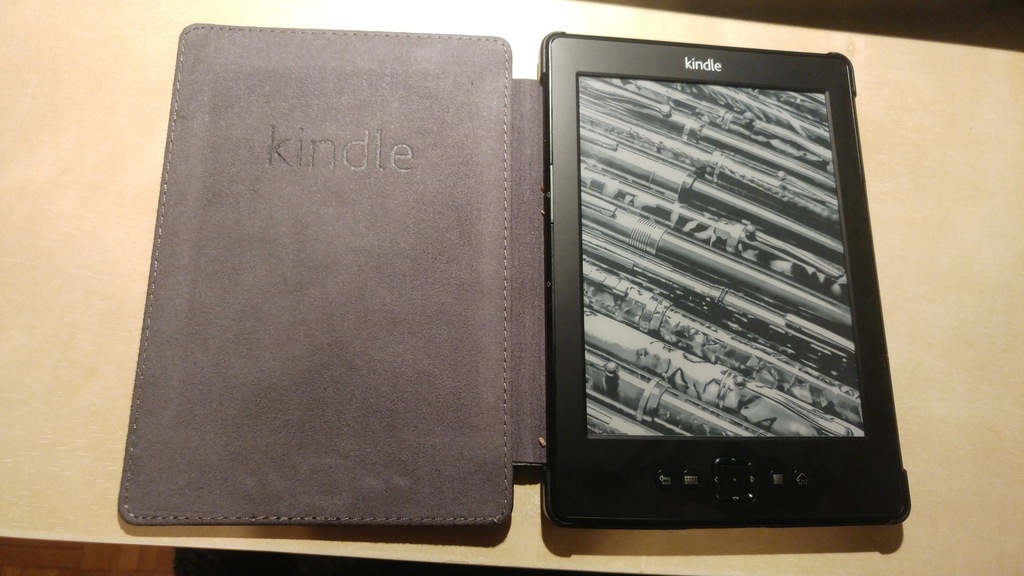 Kindle Classic 4 WiFi (model D01100) + Etui gratis