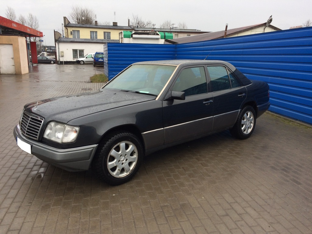 Mercedes-Benz W124 E200 