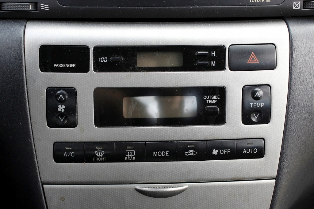Panel klimatyzacji nawiewu Toyota Corolla E12 2005