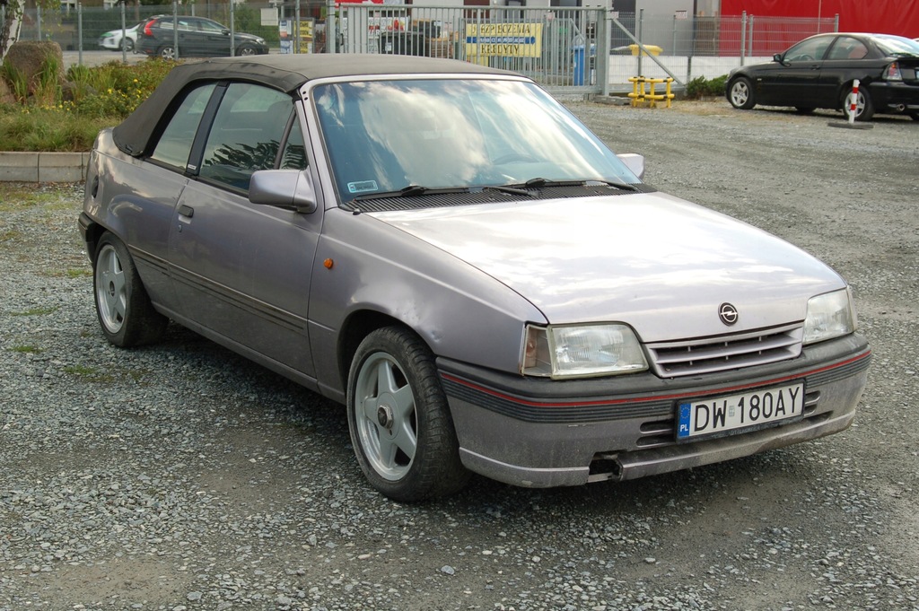 Opel Kadett 1.6Ben. 75KM Cabrio rok produkcji 1993