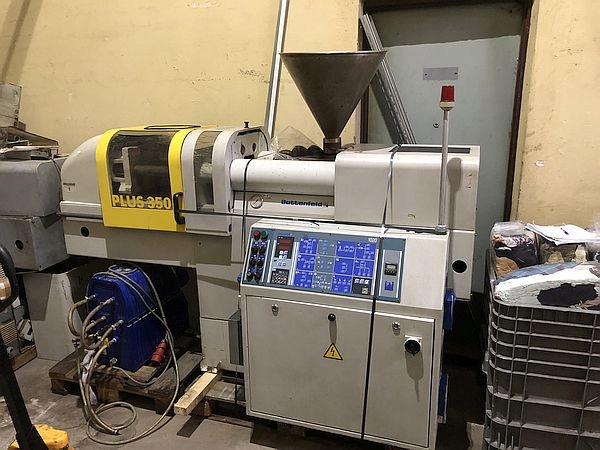 Wtryskarka BATTENFELD Plus 350/75, 35 ton,2001 rok