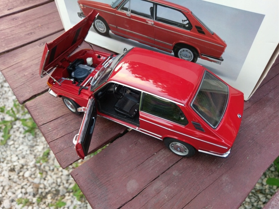 Bmw 2000 Touring AUTOart 1/18 - 7434145712 - oficjalne