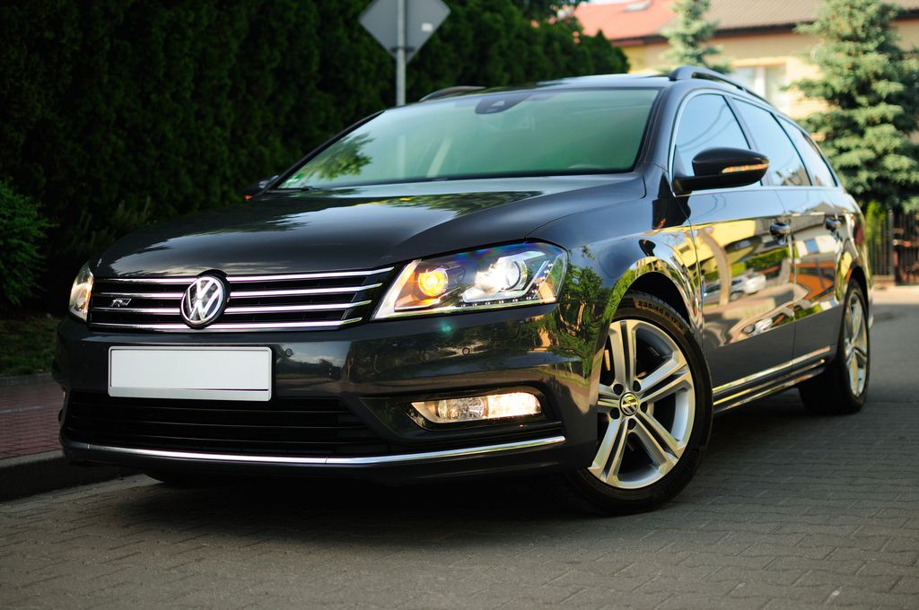 VW PASSAT 2.0TDI DSG PANORAMA 4xASYST R-LINE FULL!