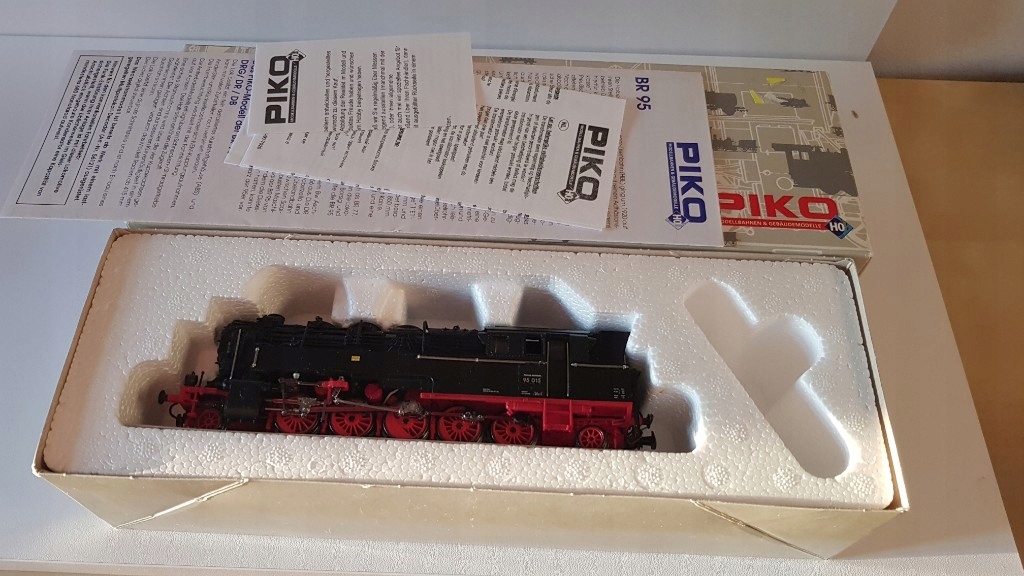 UWAGA PAROWÓZ BR 95 PIKO CYFRA
