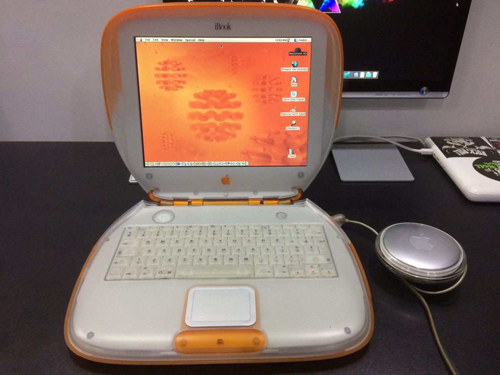 Apple iBook G3 Tangerine Clamshell