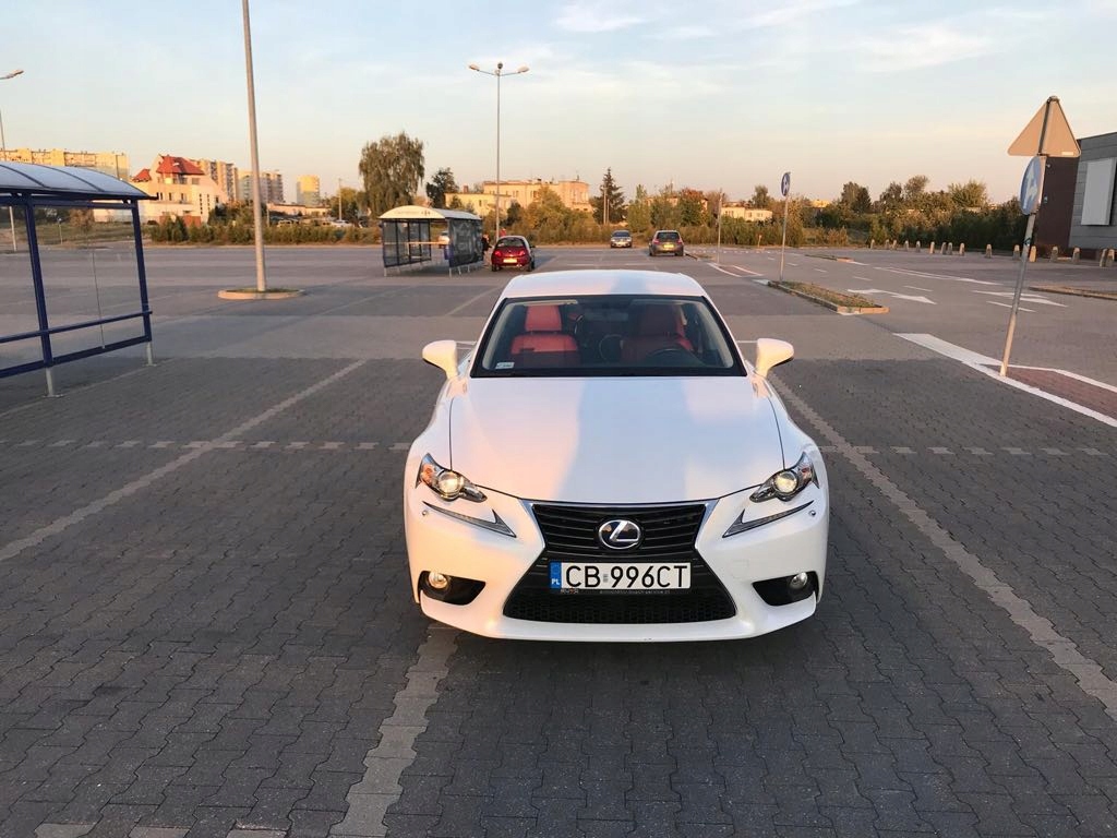 Lexus IS300h z salonu 2014r.