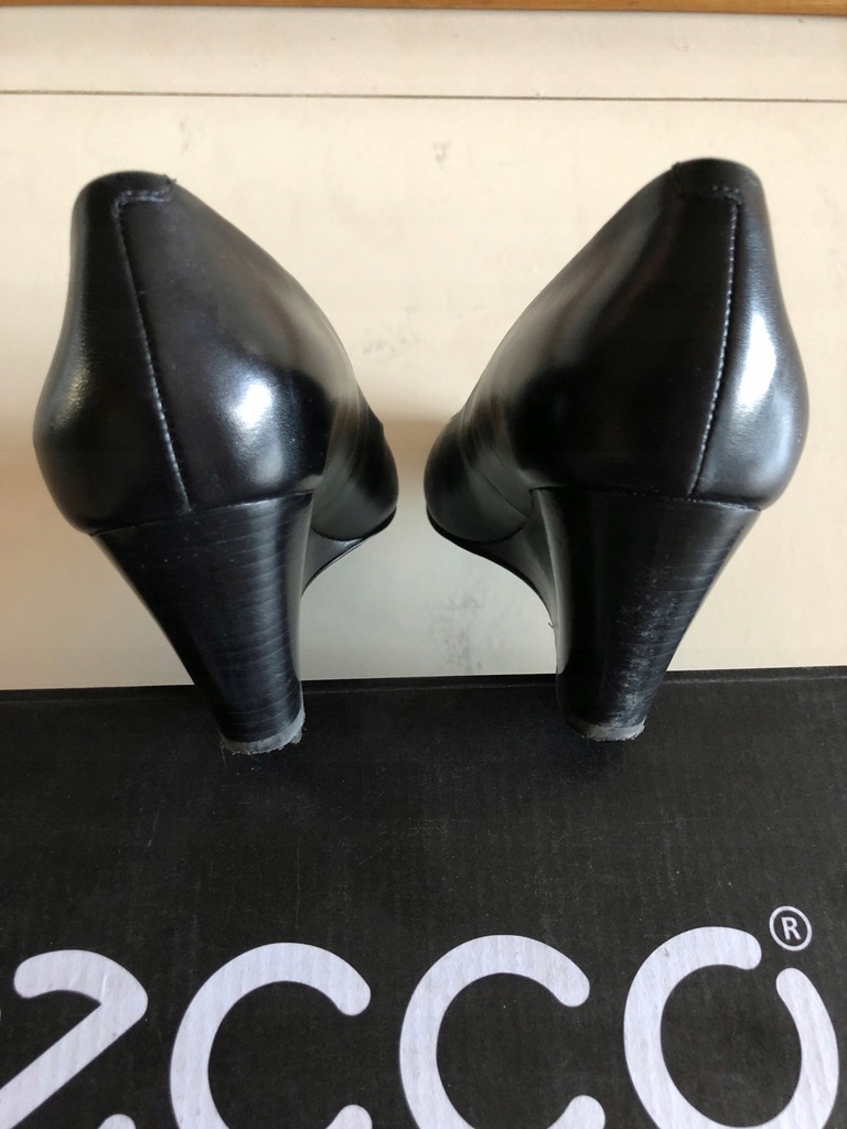 Buty Ecco, czarne, na koturnie, skóra, r. 39 Buty Ecco, czarne, na koturnie, skóra, r. 39