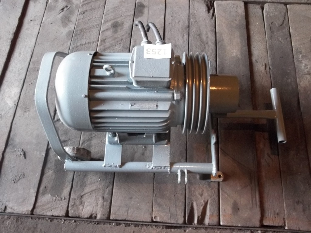 Silnik 7.5kv śrutownika Bąk szajby koła stojak1253