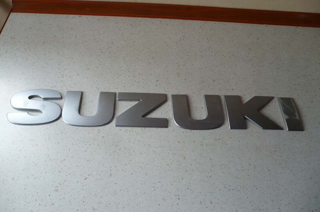 SUZUKI VITARA EMBLEMAT NAPIS TYŁ KOŁO ZAPASOWE