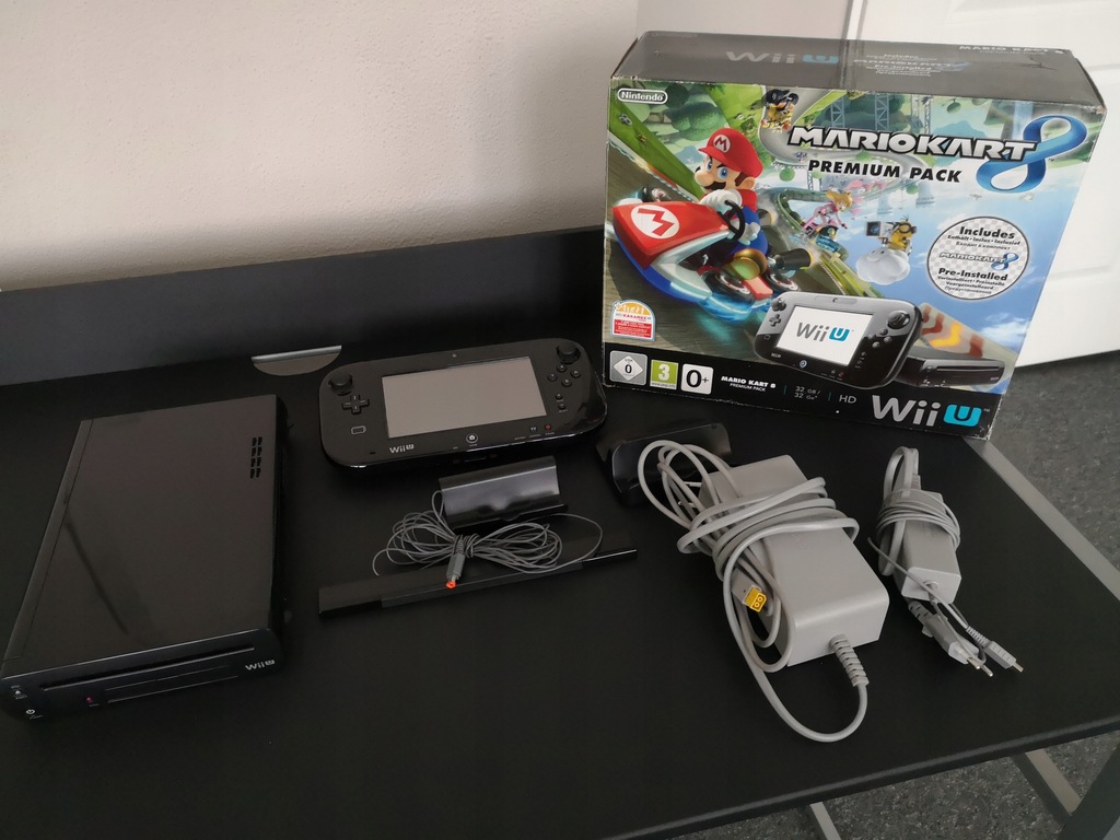 Nintendo Wii U Premium 32 GB Box + Mario Kart 8