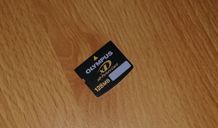 karta Olympus XD 128 MB