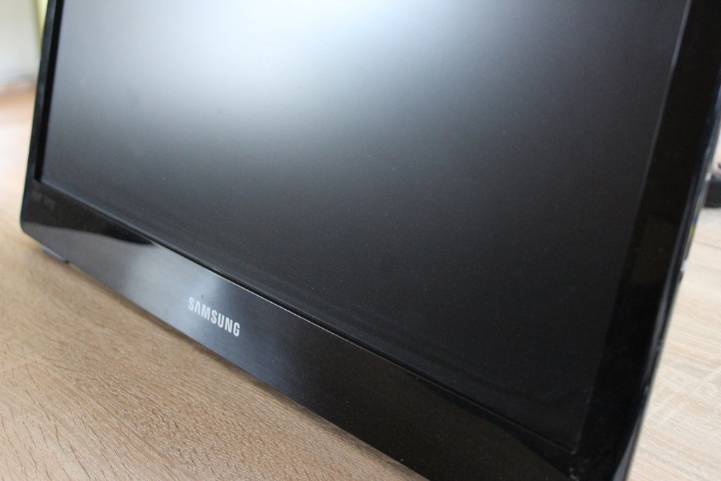 Monitor 21.5" Samsung LD220HD z tunerem