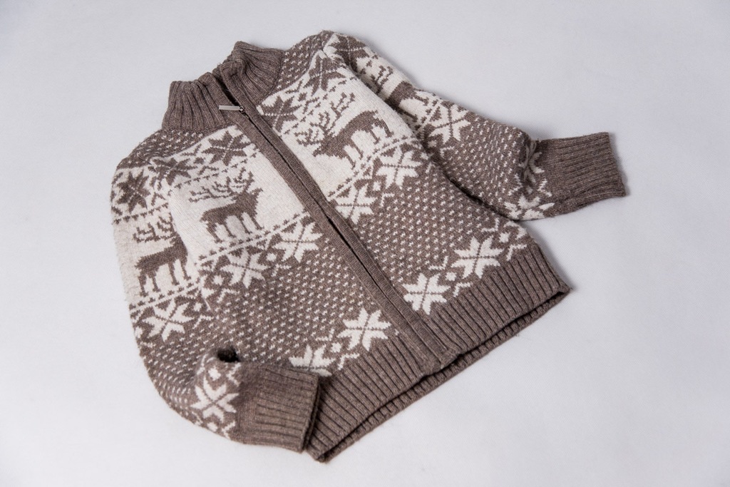 sweter sweterek 134 cm bardzo ciepły norweski YILD