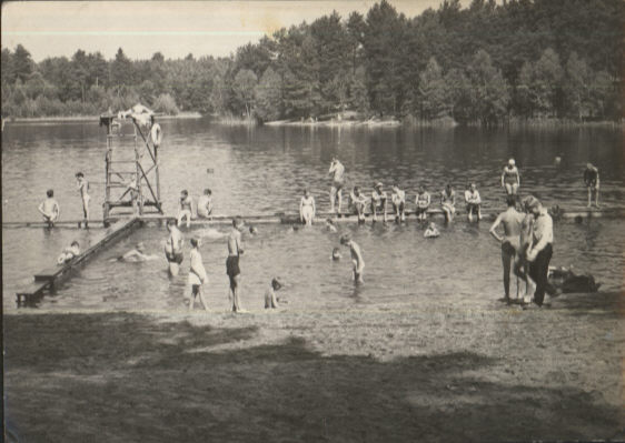 GOLEJÓW -- KĄPIELISKO -- SKOCZNIA - DZIECI -- 1967