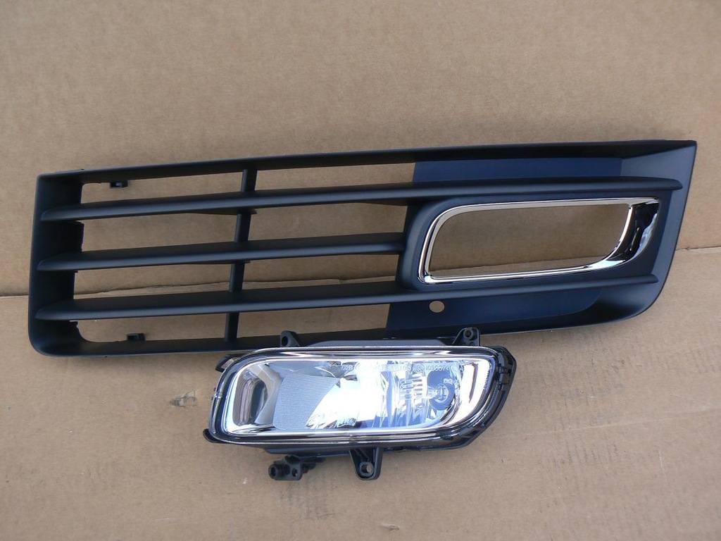 AUDI S8 D3 LIFT HALOGEN KRATKA ZDERZAKA